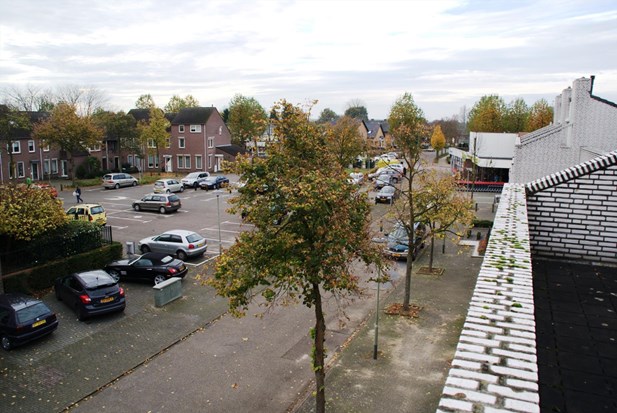 Halfvrijstaande hoekwoning met dakterras, garage en tuin, gelegen in de kern van Posterholt nabij winkels en voorzieningen. 