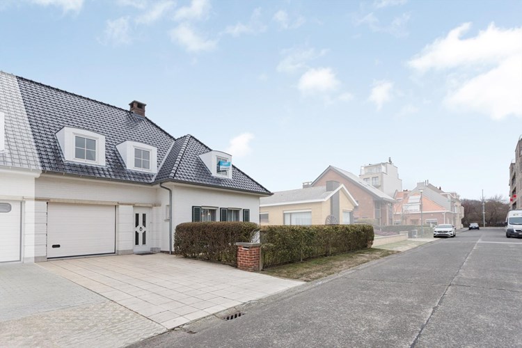 Charmante koppelvilla in residenti&#235;le buurt te koop gelegen in de dorpskern van Bredene! 