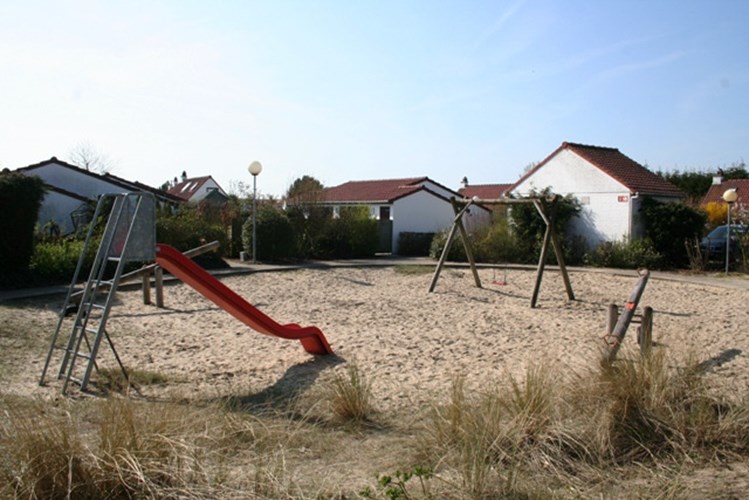 Goed onderhouden duinenhuis op een rustige ligging in het vakantiepark Zeewind I te Bredene. 