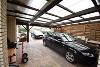 alleenstaande bungalow met garage, carport en tuin 
