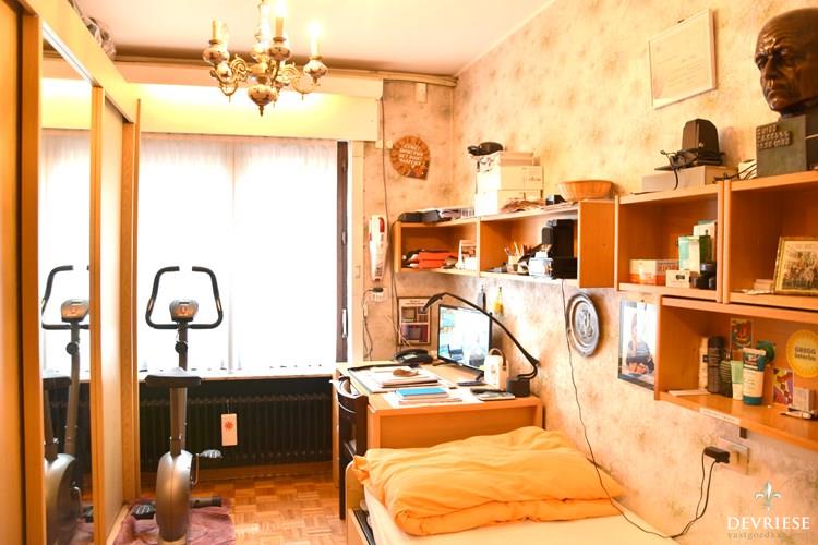 Gelijkvloers appartement te koop in Heule met 3 slaapkamers, private tuin, garage, autostaanplaats &#233;n ruime berging 