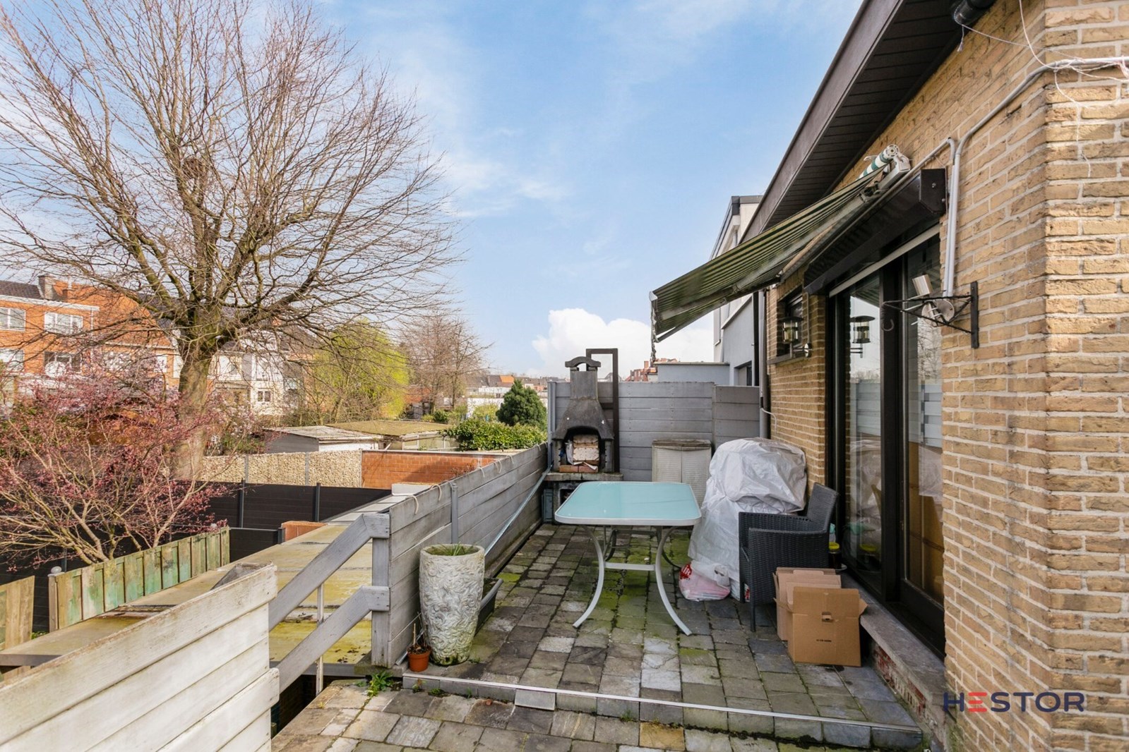 Lichtrijk, 3 slaapkamer duplexappartement met tuin in het centrum van Temse 