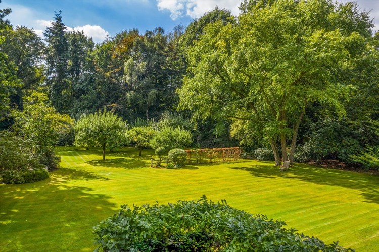 Stijlvolle villa met Zuid-tuin op residenti&#235;le ligging te “De List” in Schoten op 6.010 m&#178; 