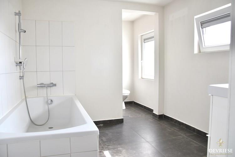 Ruim 3 slpk appartement te koop in Wevelgem 