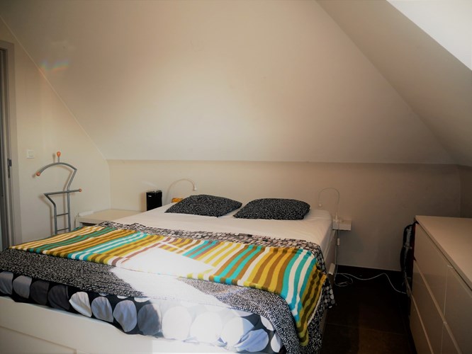 Ruim duplex appartement met 3 slaapkamers nabij het centrum van De Haan ! 