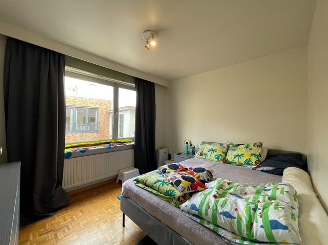 Zonnig appartement met 2 slaapkamers en autostandplaats te centrum Roeselare 