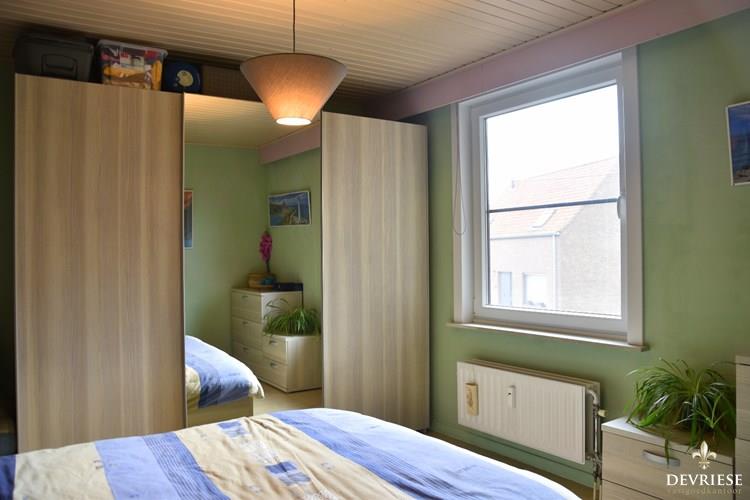 Instapklaar 2-slaapkamer appartement te koop in Deerlijk,m&#233;t garage en 2 staanplaatsen op eigen terrein 