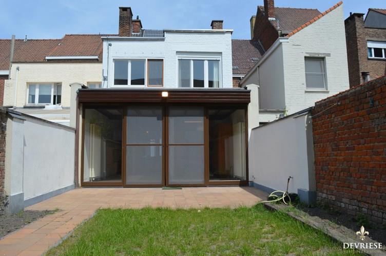 Bel-&#233;tage woning met 3 slaapkamers en tuin op toplocatie in Kortrijk 