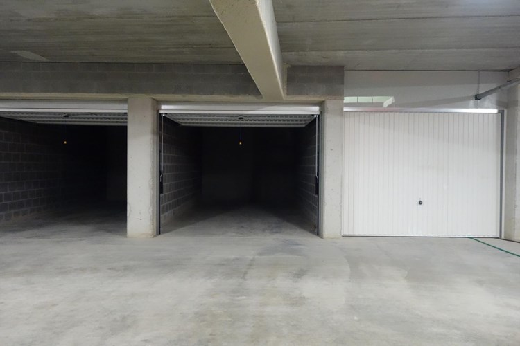 Ondergrondse garagebox op centrale locatie te St-Job 