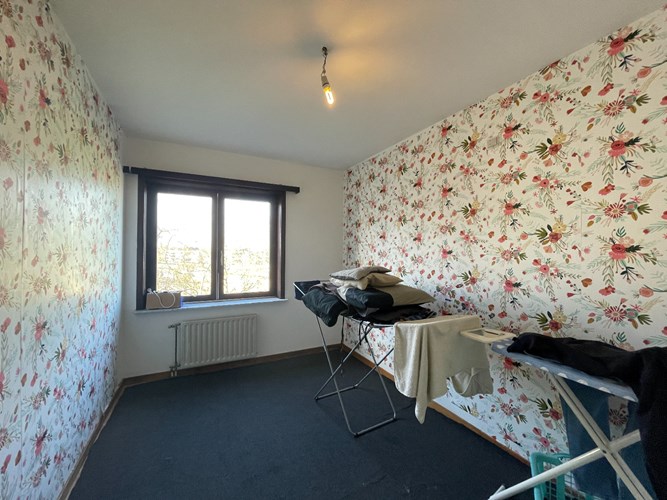 Te renoveren twee-slaapkamerappartement met prachtig zicht en autostaanplaats te Roeselare 
