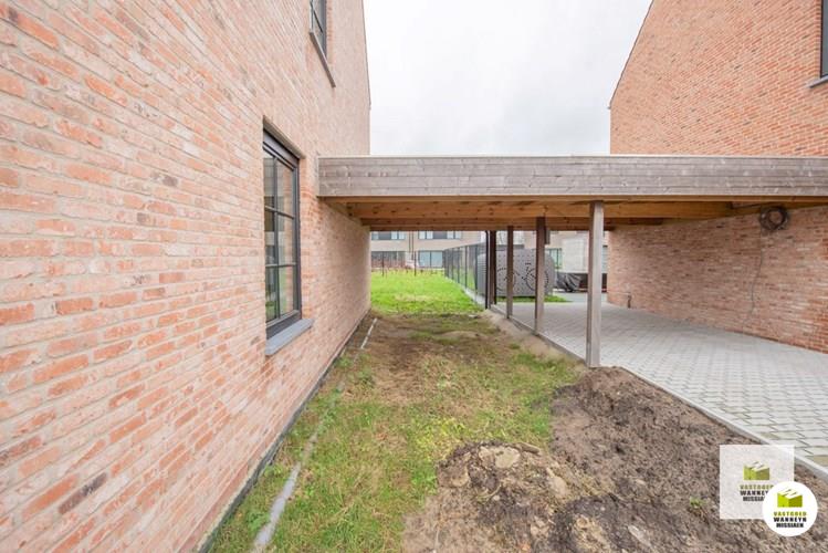 Nieuwbouw half open bebouwing met tuin, garage en 3 slaapkamers in Wingene 