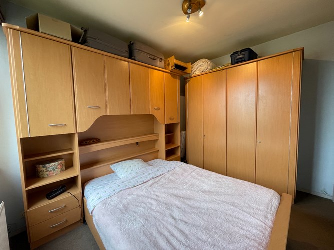 Gemeubeld appartement met 2 slaapkamers en garage te Roeselare 