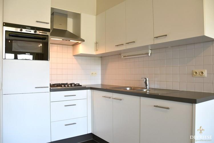 Energiezuinig gelijkvloers appartement te koop in Gullegem met 2 slaapkamers en groot terras 