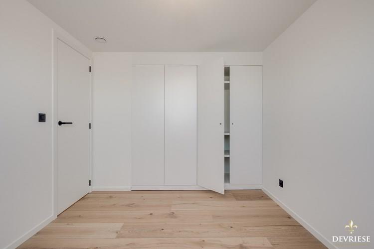 Volledig vernieuwd 2 slaapkamer duplex appartement in hartje Kortrijk 