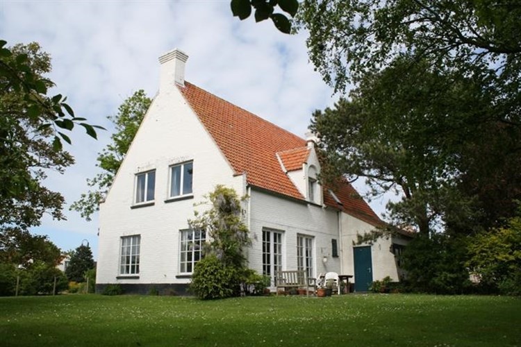 Charmante villa op rustige residenti&#235;le ligging te De Haan. 